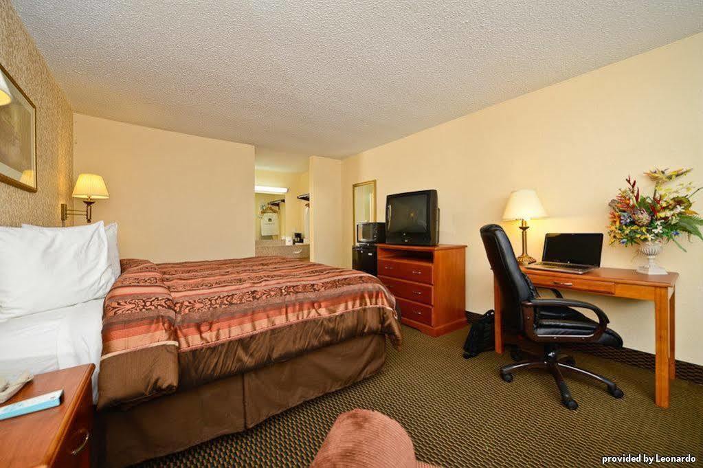 Best Western Tulsa Airport Exterior photo